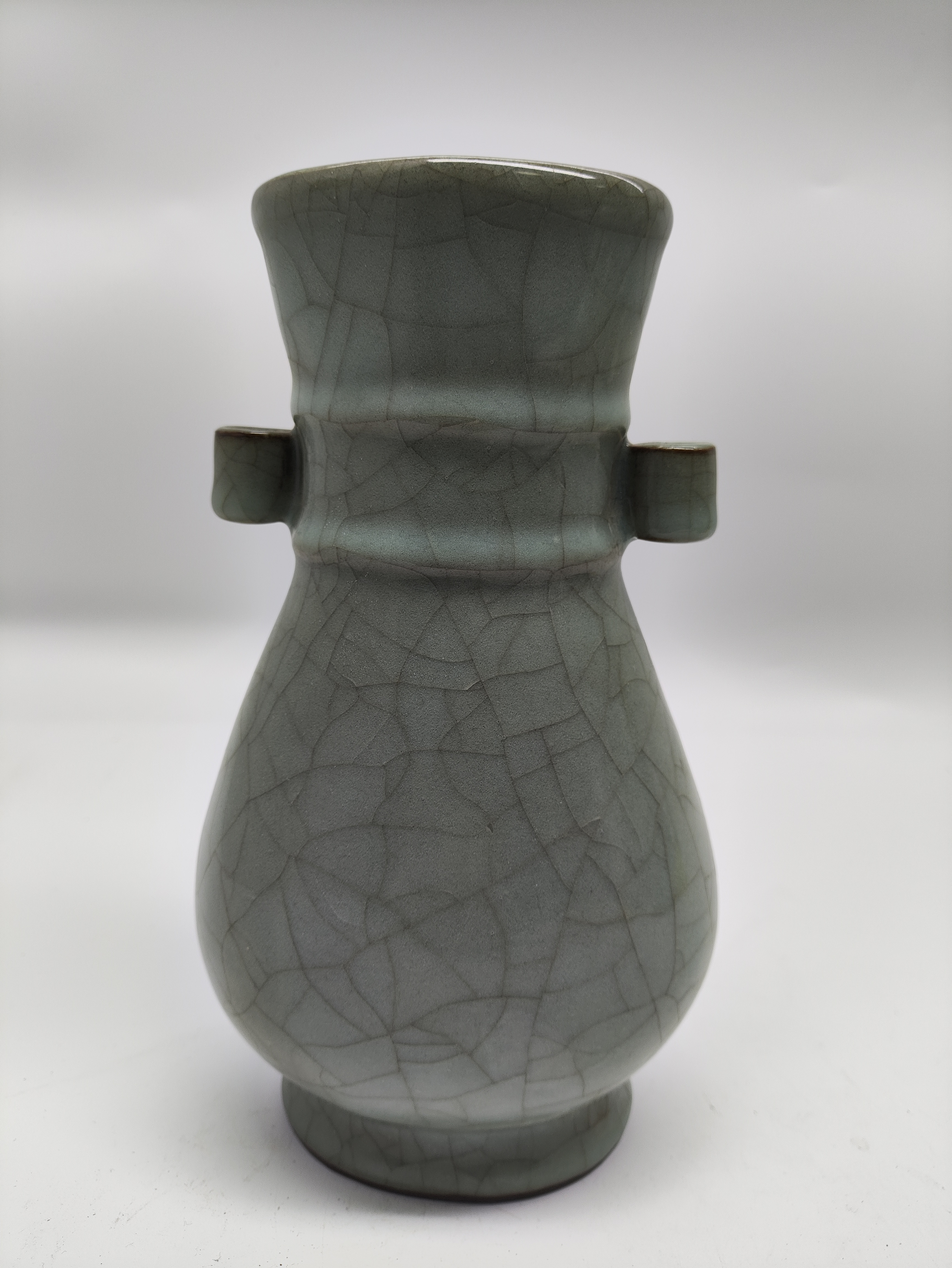 官瓷贯耳瓶紫口铁足瓷器海捞