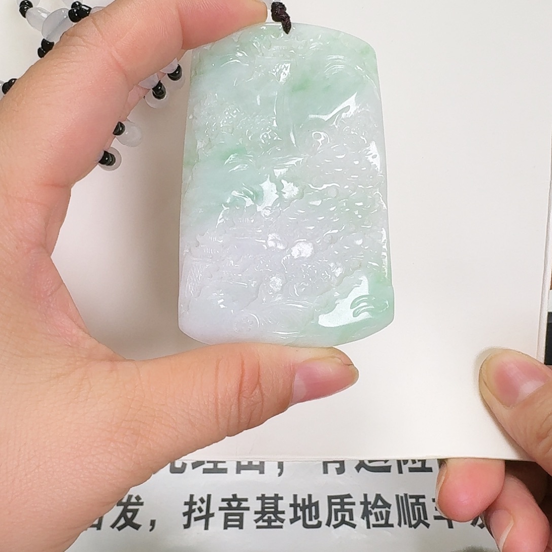 翡翠颈饰未镶嵌天**勤山水牌