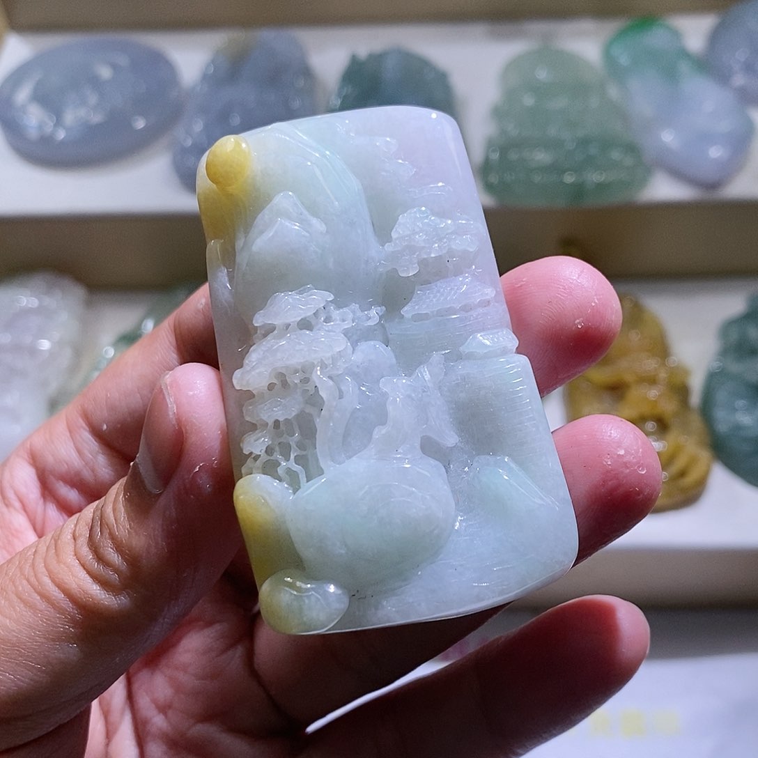 【闪购商品】翡翠颈饰未镶嵌山水