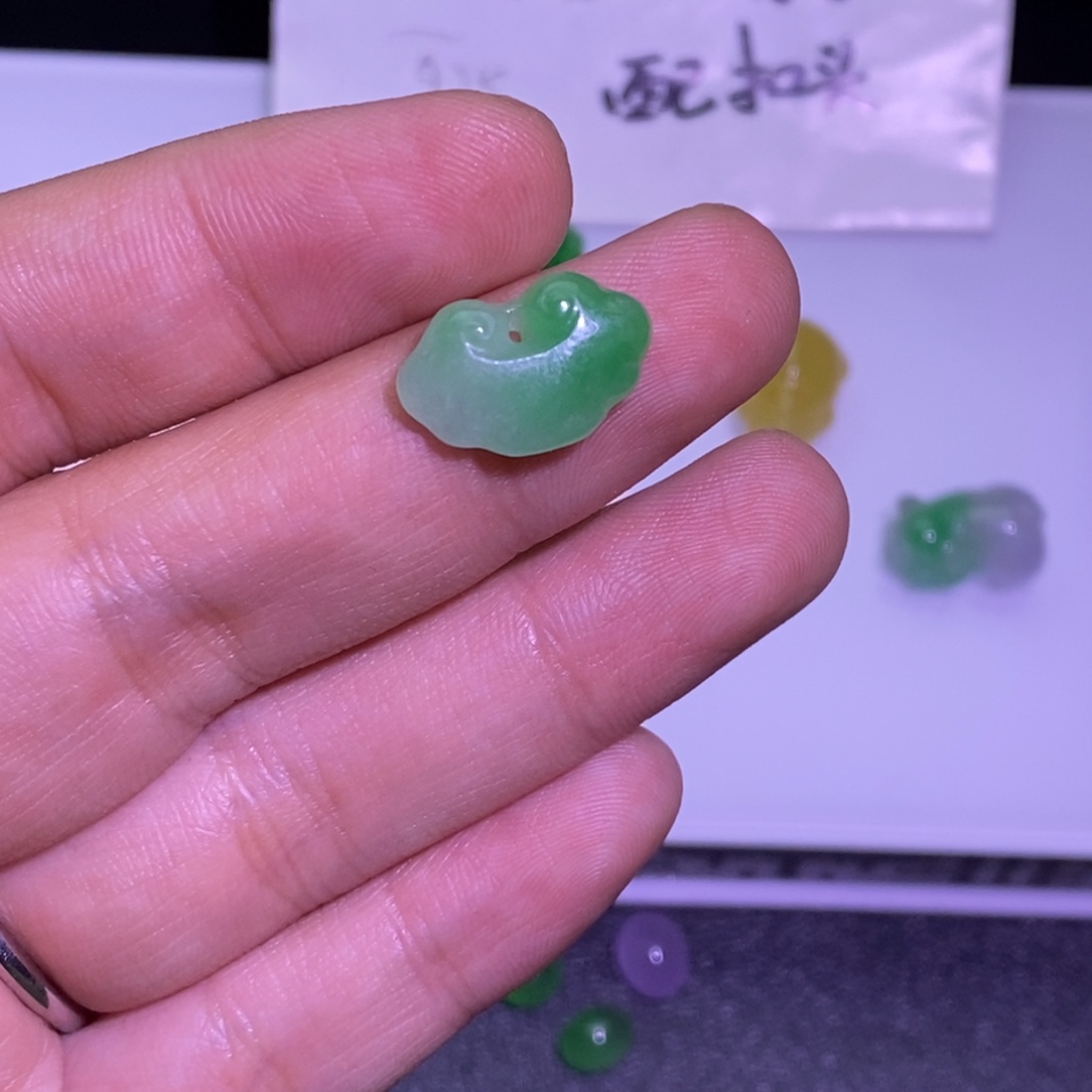 翡翠未镶嵌颈饰吊坠