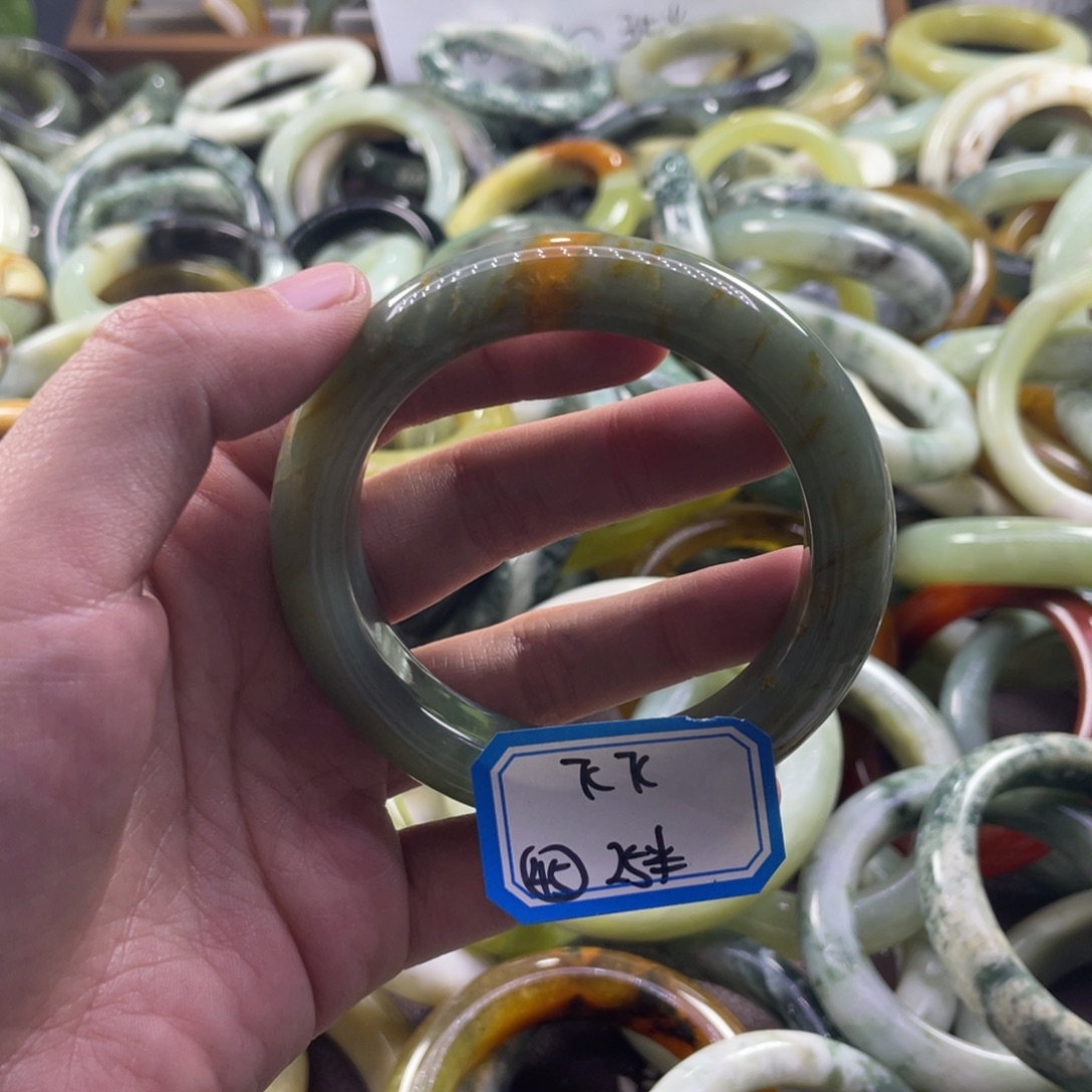 飞***飞蛇纹石玉未镶嵌手镯