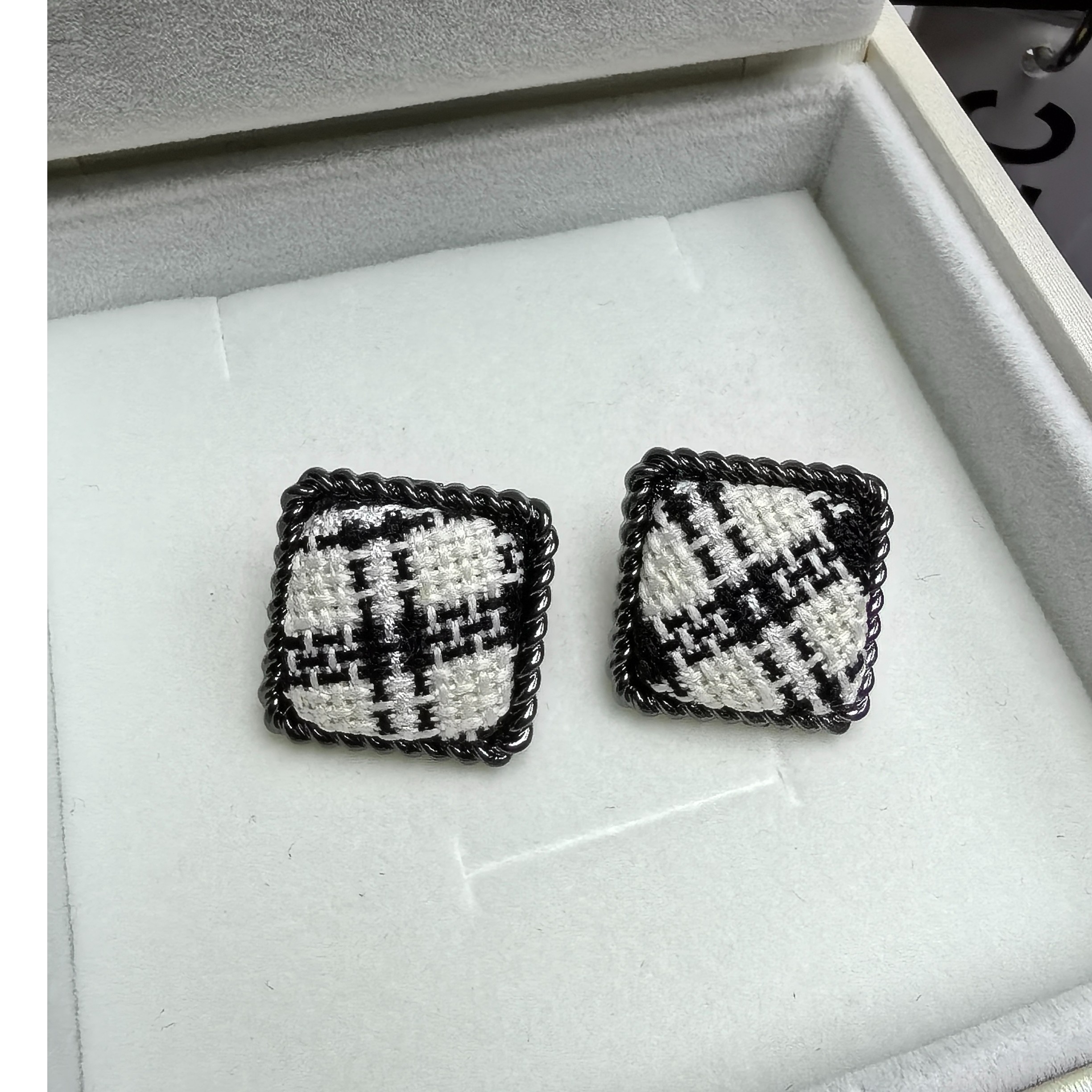 铜合金耳饰 925银针「含情脉脉」经典格子设计 简约时尚款 J-089