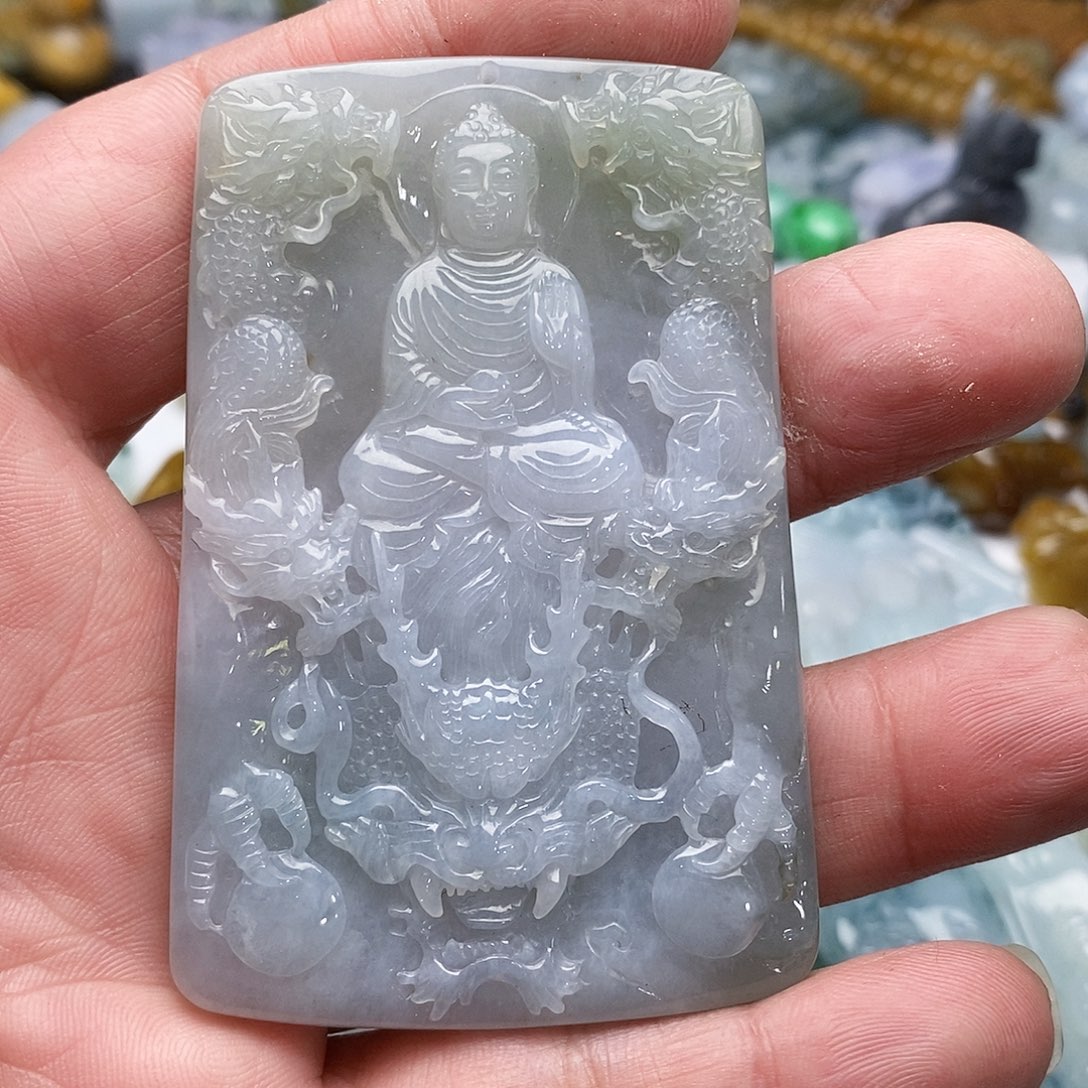 翡翠颈饰未镶嵌九龙护主