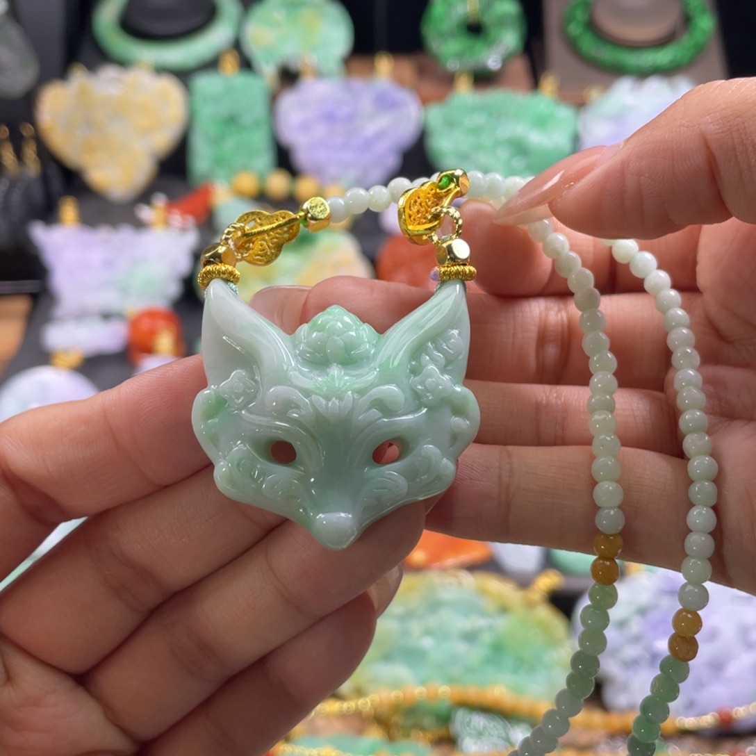 翡翠未镶嵌颈饰待编织