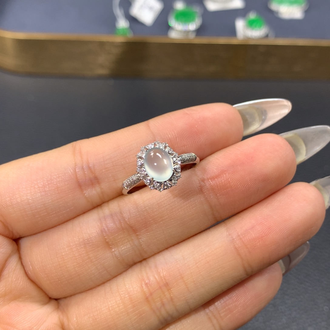 翡翠戒指18K金镶嵌翡翠