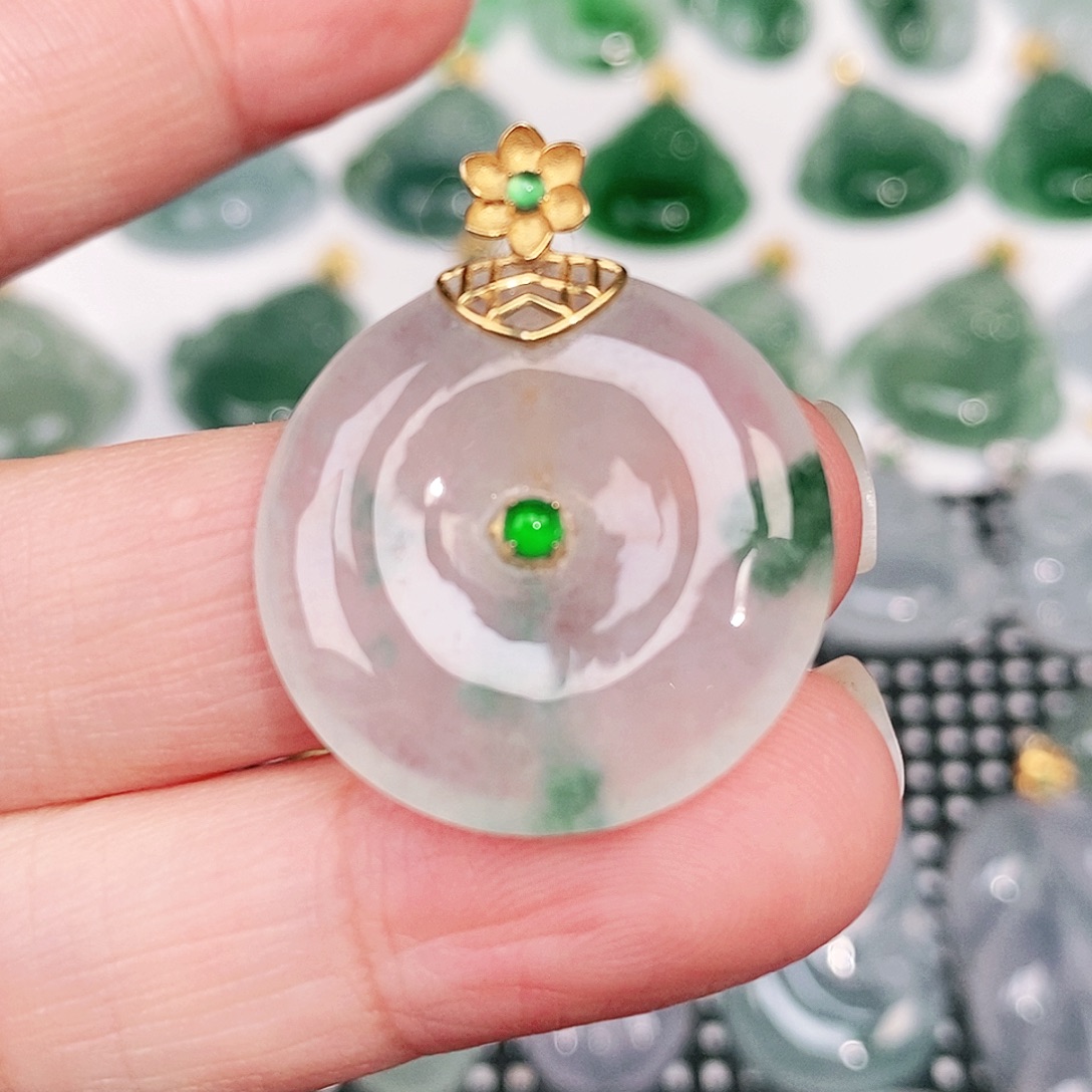 翡翠18K金镶嵌颈饰