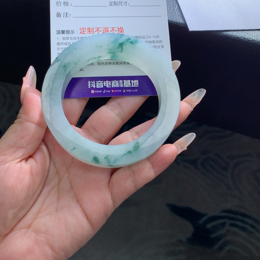 叶***立定制翡翠未镶嵌手镯