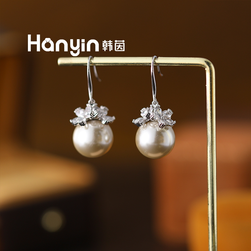 铜合金合成锆石耳饰 14mm韩国进口摩卡慕斯珠珠搭配三个花朵耳挂