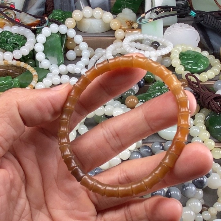 杨***杨未镶嵌和田玉挂件