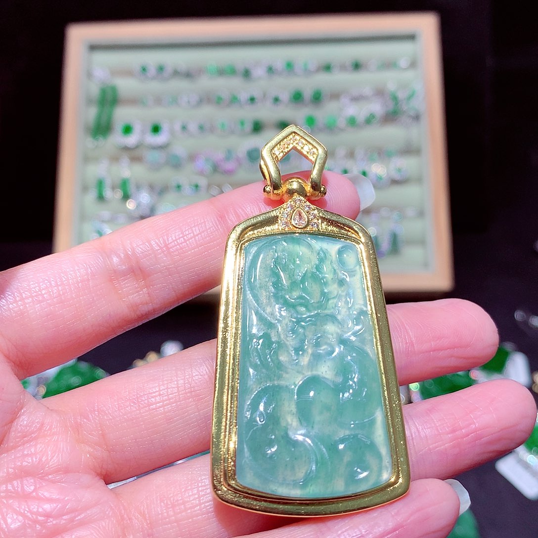 【闪购商品】翡翠吊坠(不含链)未镶嵌