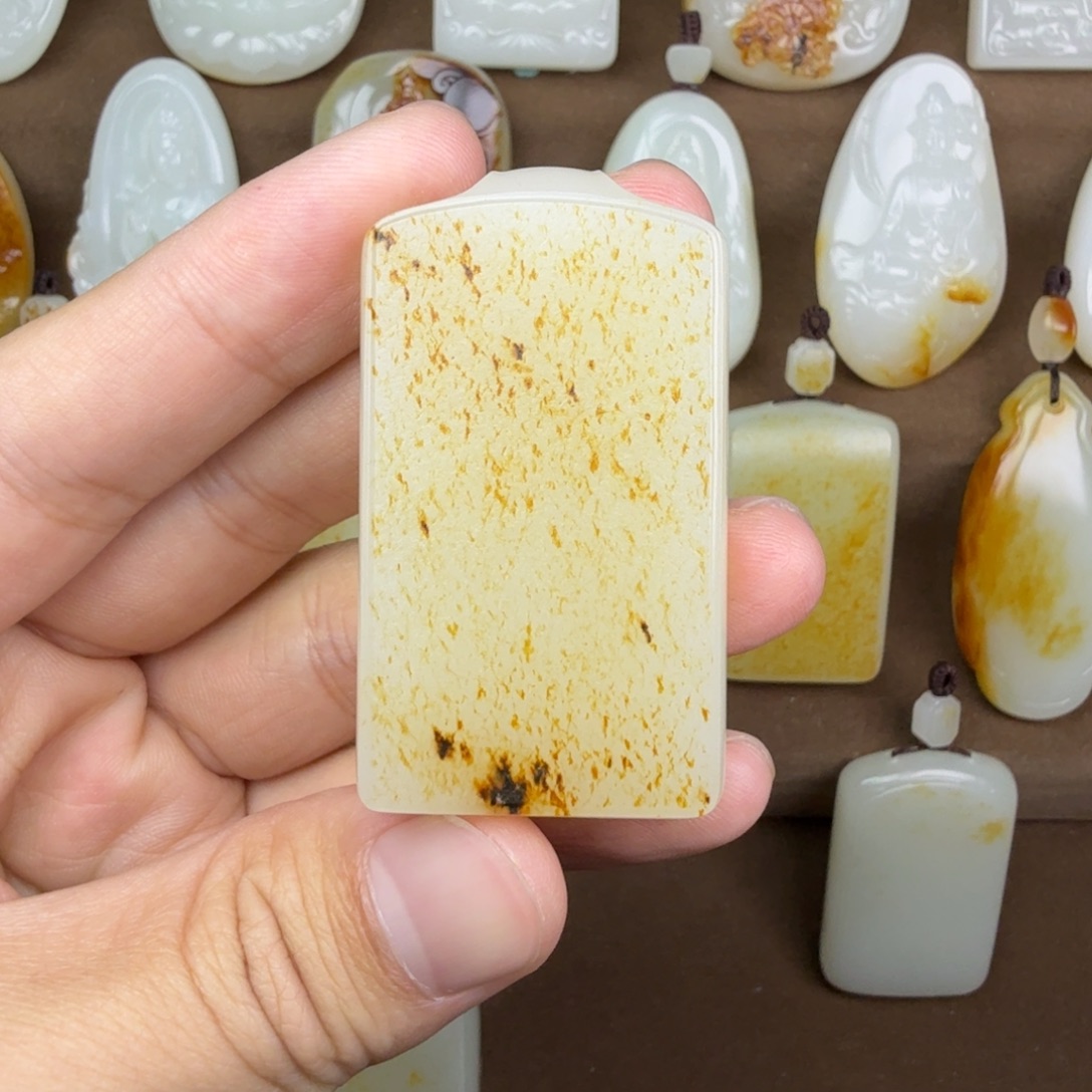 用***2和田玉未镶嵌颈饰