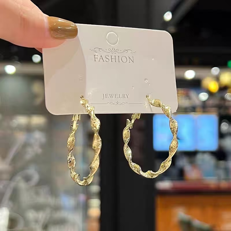 时尚简约金属麻花耳环百搭