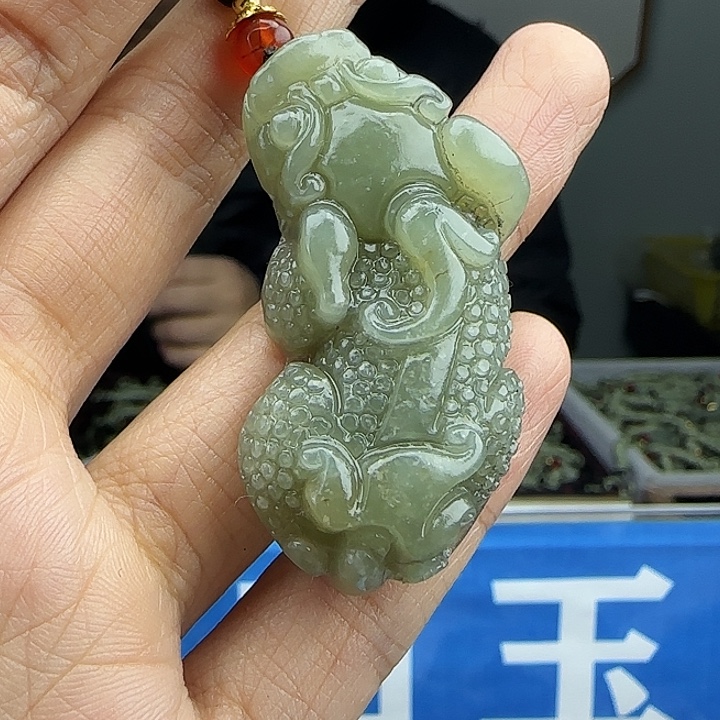 和田玉未镶嵌颈饰