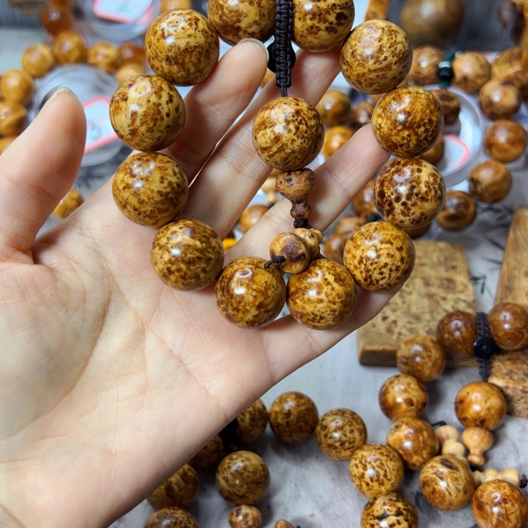 松木北*光2.0花苞手串