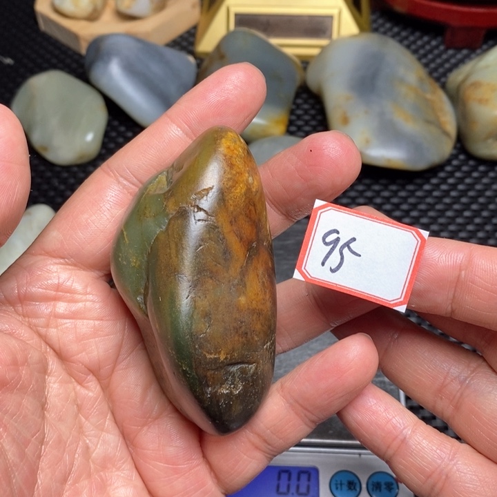 未镶嵌和田玉把件95