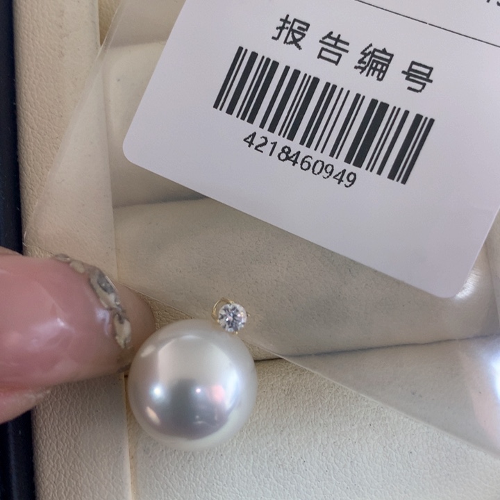 颈饰18K金镶嵌海水珍珠