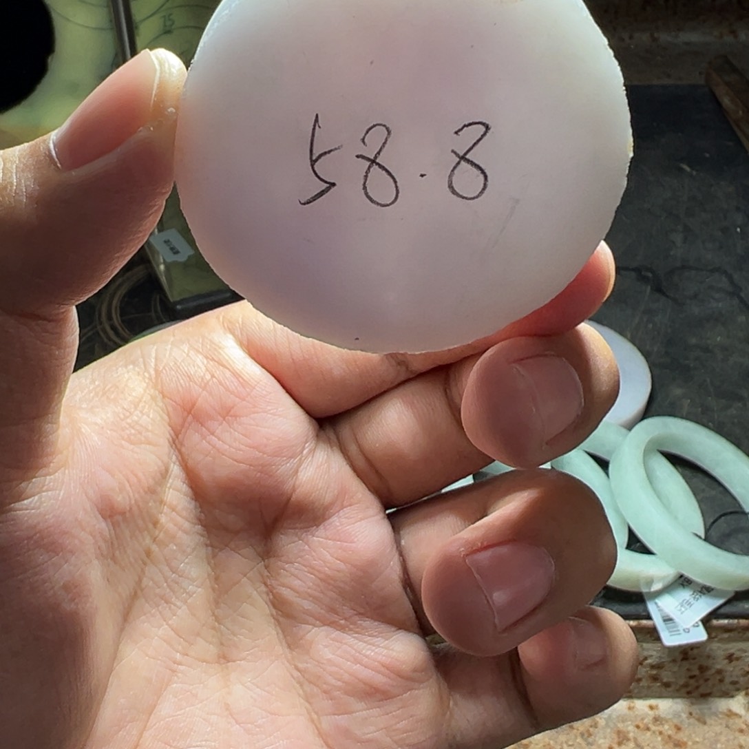 翡翠挂件未镶嵌镯芯