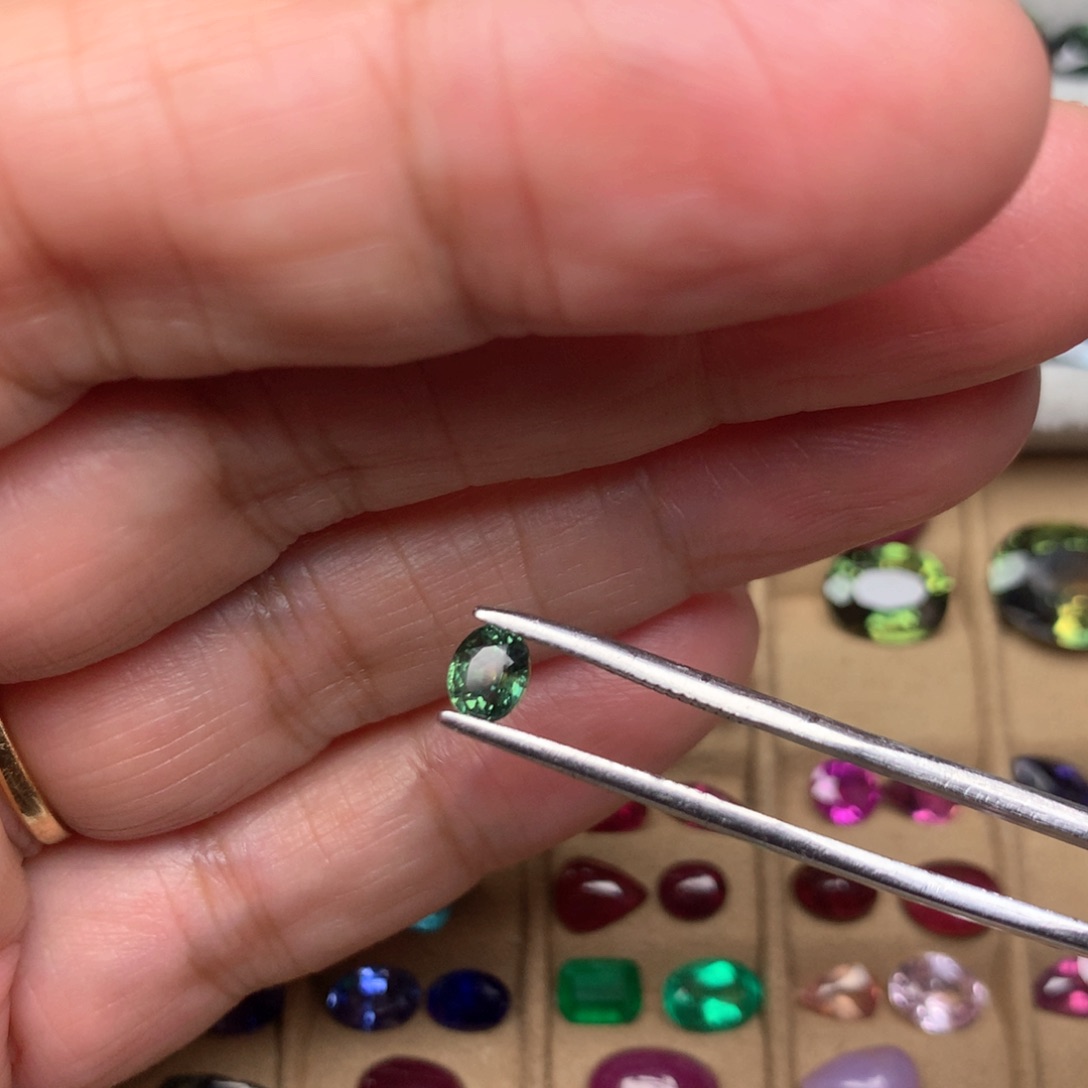 蓝宝石裸石未镶嵌