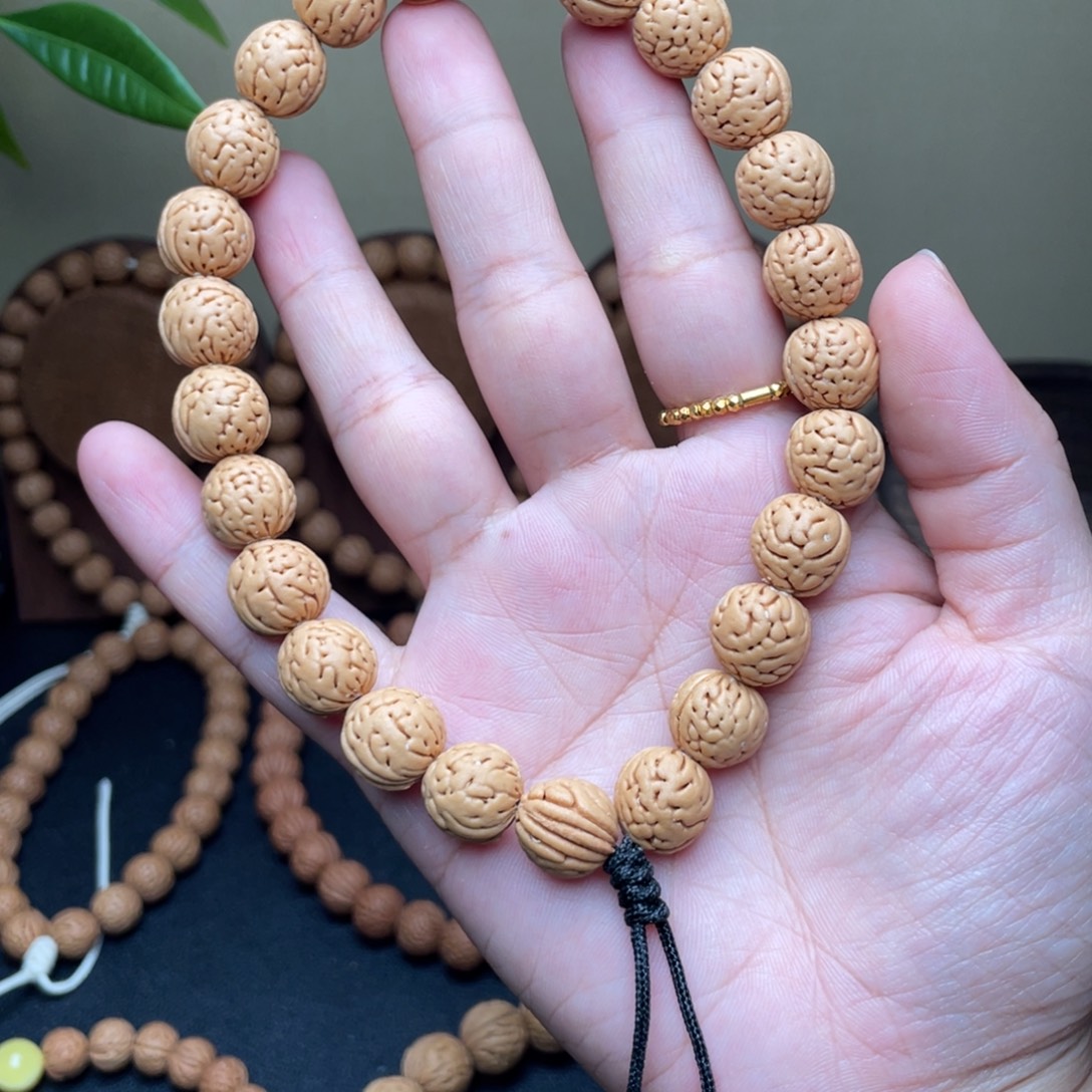 老***儿12野生小黄桃肌肉桃核