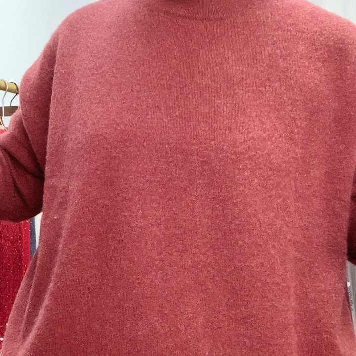 女士褐香红圆领羊绒