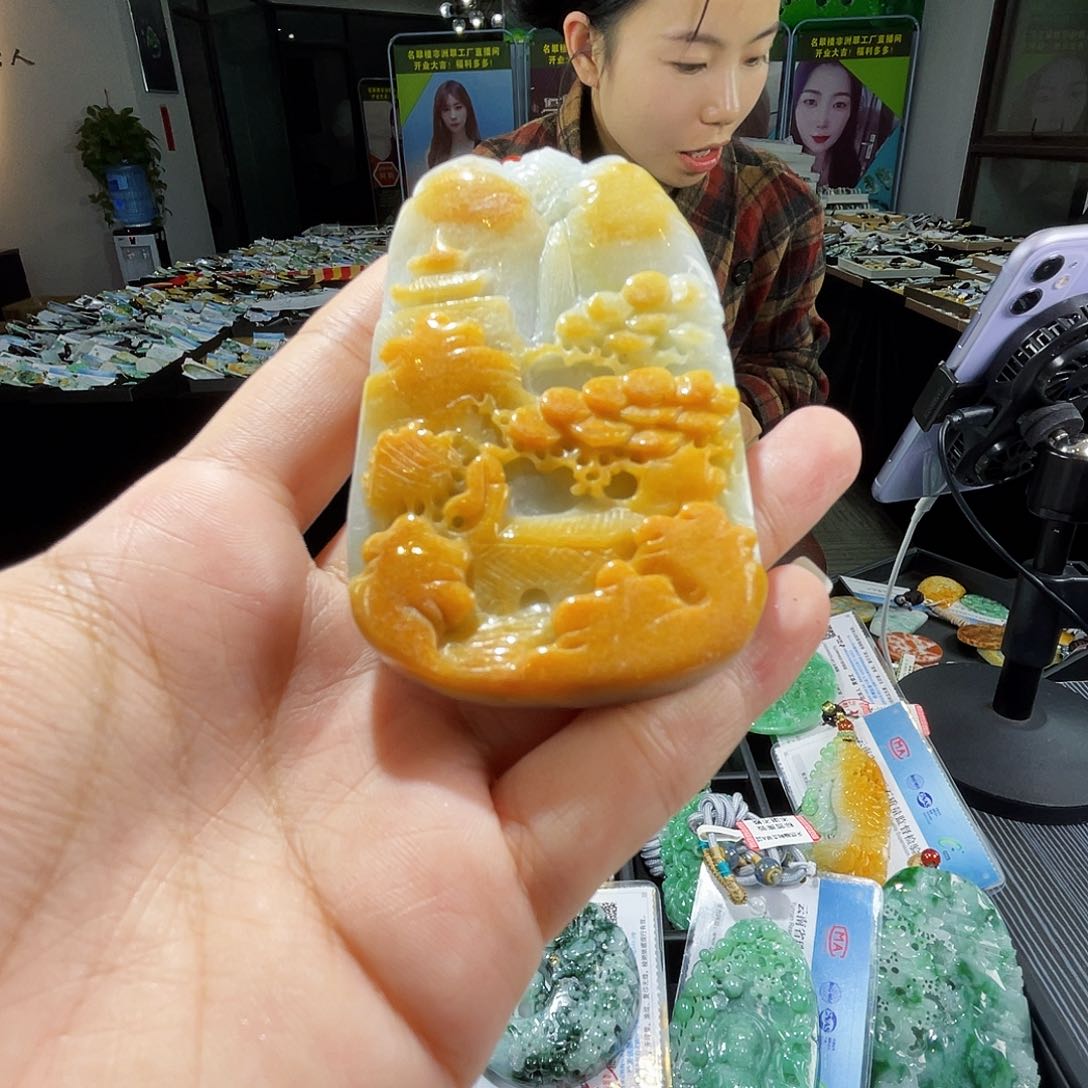 颈饰未镶嵌翡翠一