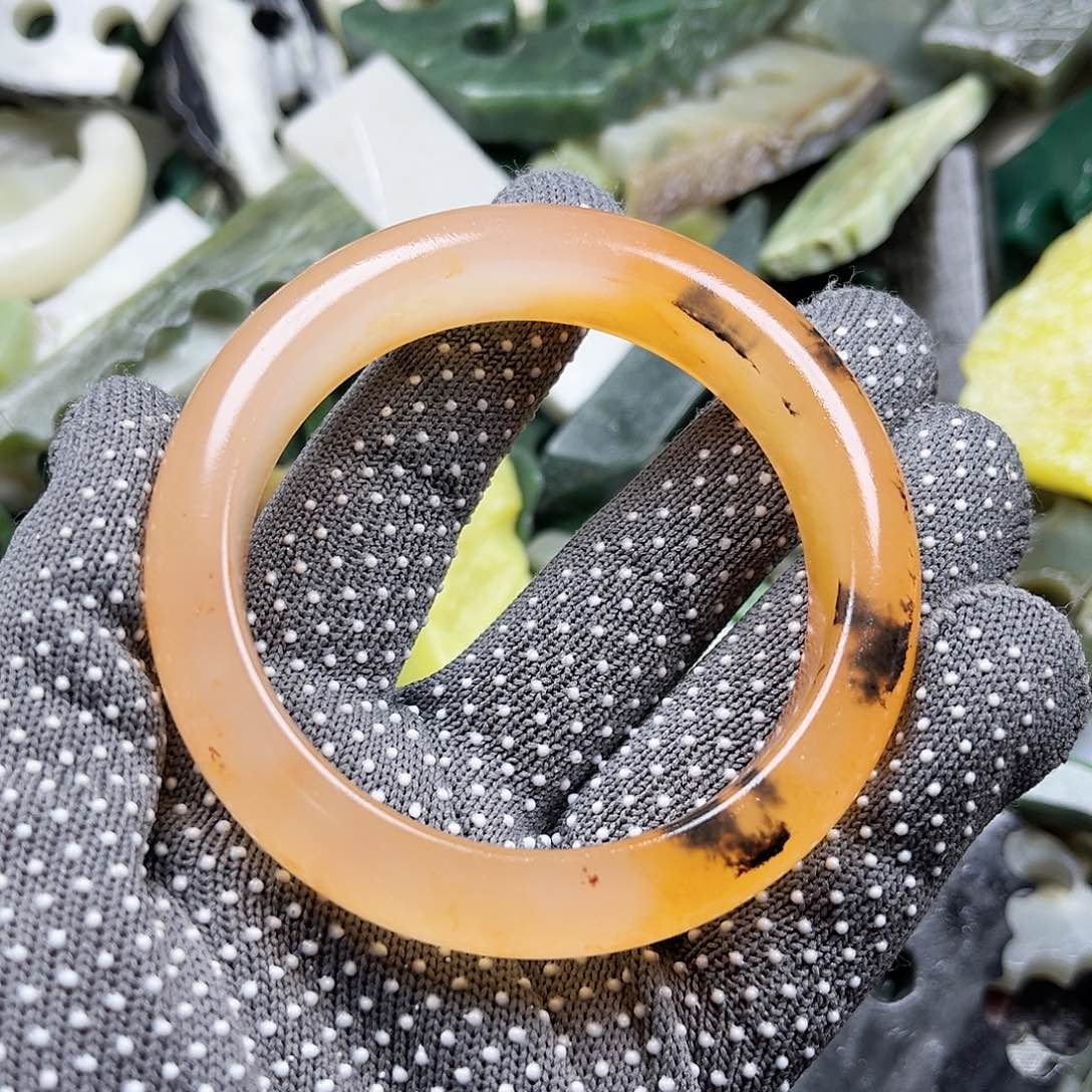 未镶嵌石英质玉（黄龙玉）颈饰62