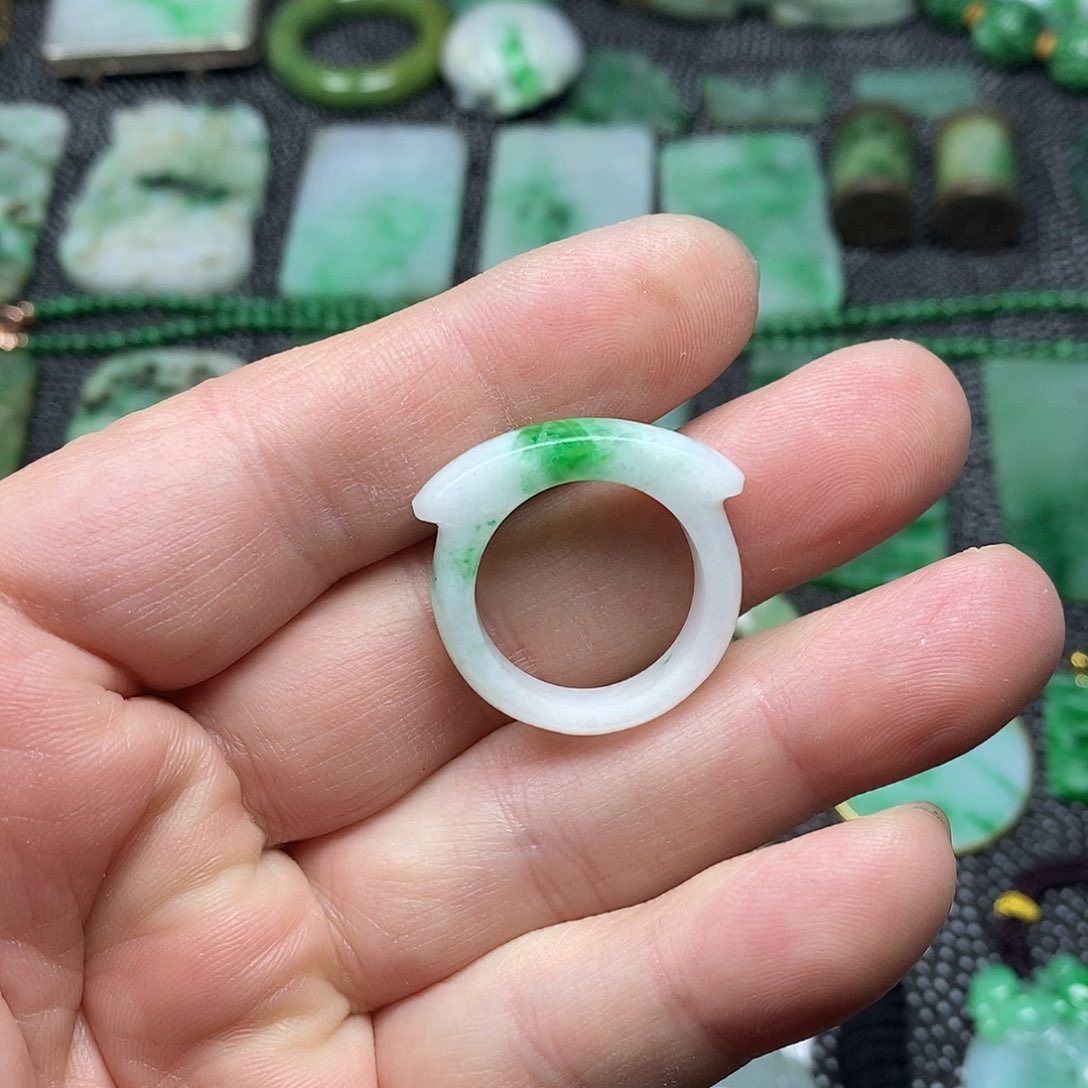 翡翠挂件未镶嵌缅甸天然翡翠马鞍戒