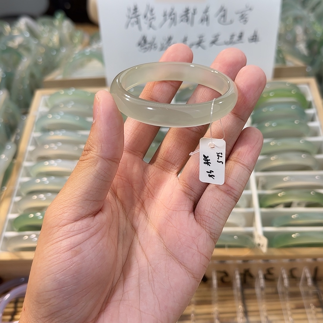 玛瑙/玉髓未镶嵌手镯圈口52.5