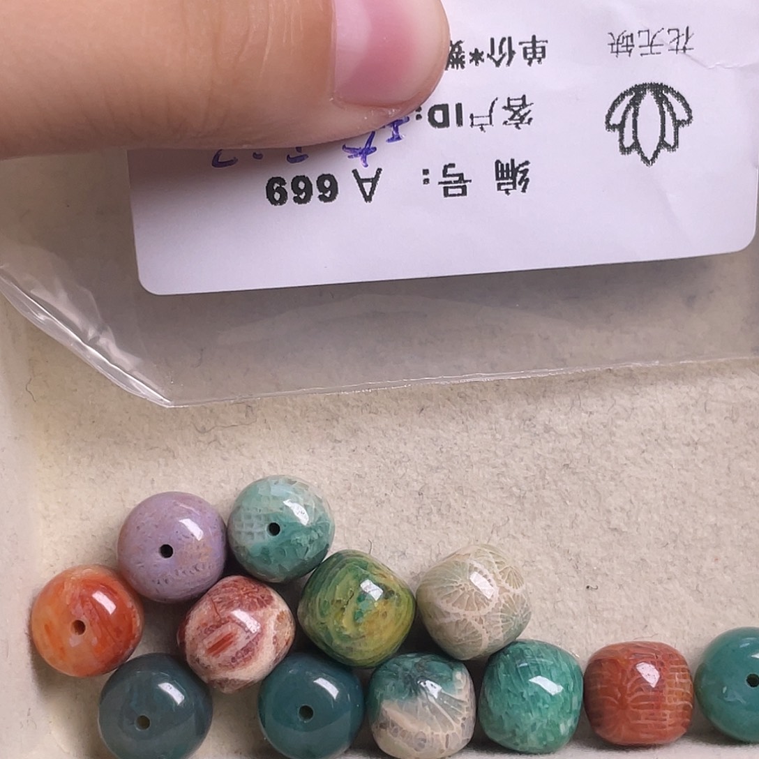 琦***土硅化玉未镶嵌手镯