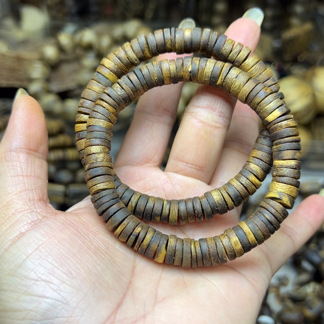 沉香手串乌身圆叶虫漏醇化老料片珠单圈多样性发一