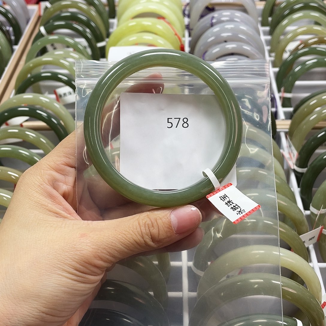 和田玉（糖玉）手镯未镶嵌578圈口62