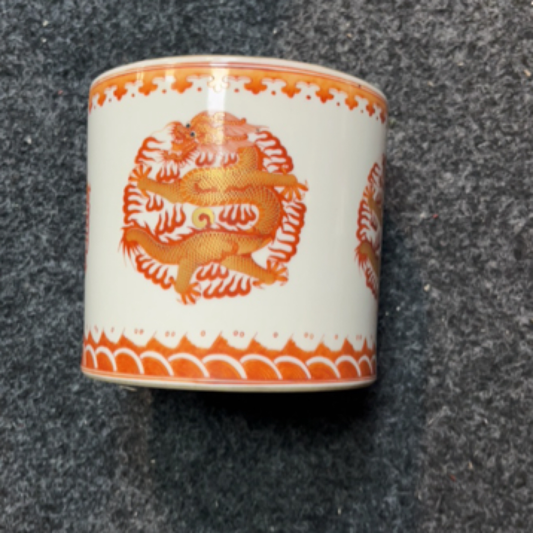 矾红四龙笔筒手绘