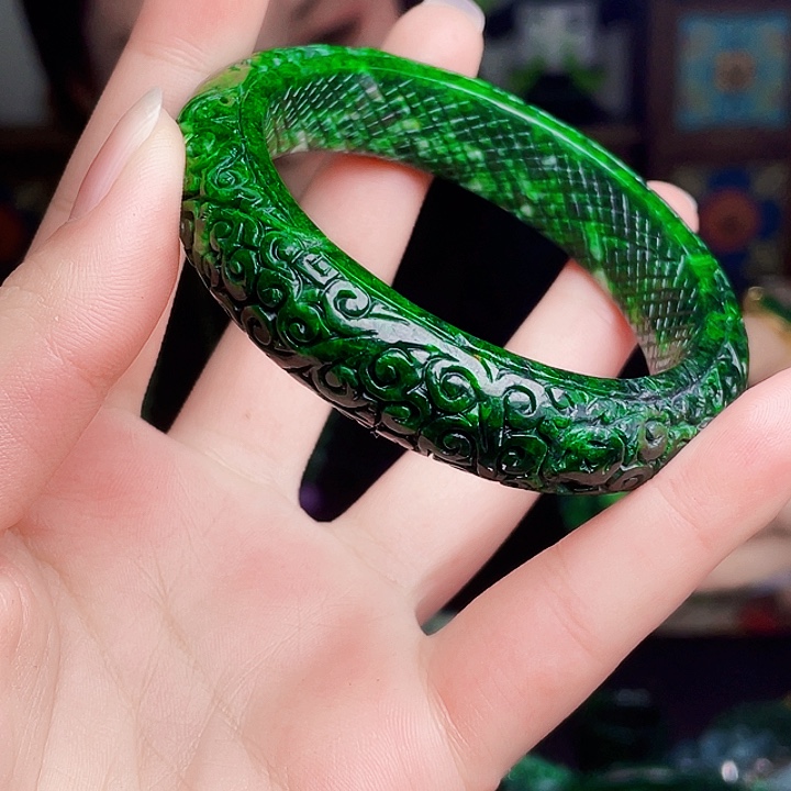 翡翠未镶嵌颈饰多样性56.5