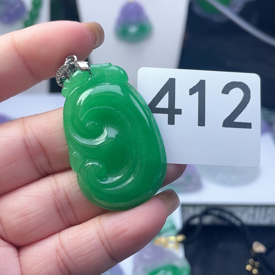 翡翠吊坠(赠链)未镶嵌