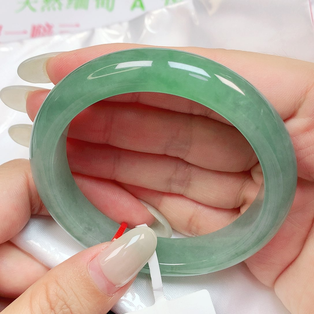 翡翠手镯未镶嵌抖音261