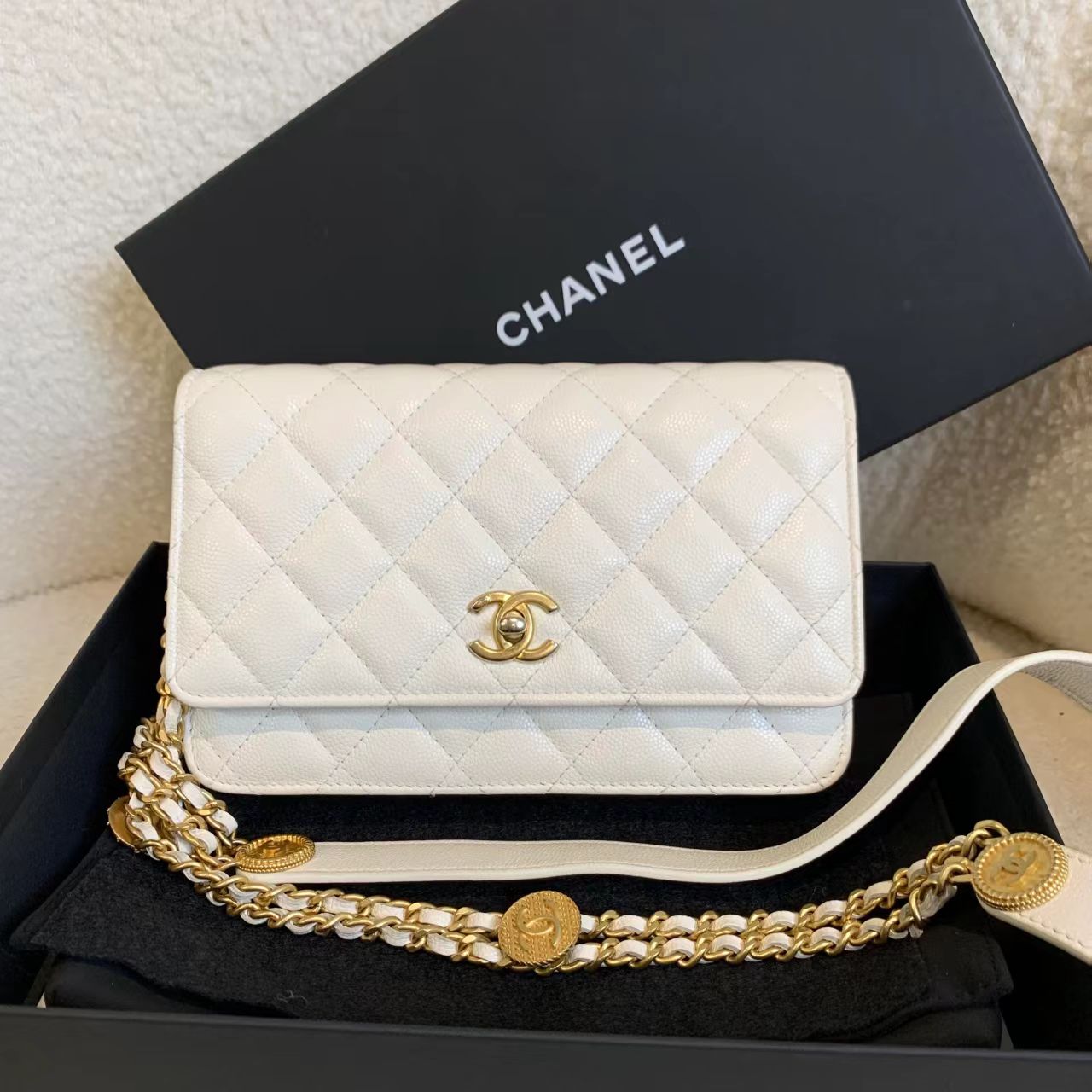 99新 Chanel/香奈儿 壹臻su/22A白金牛金币woc/12期免息 10028997