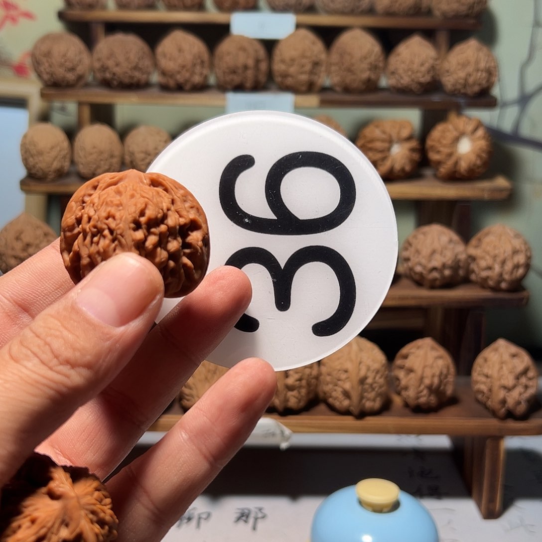 三***人文玩核桃，白色36