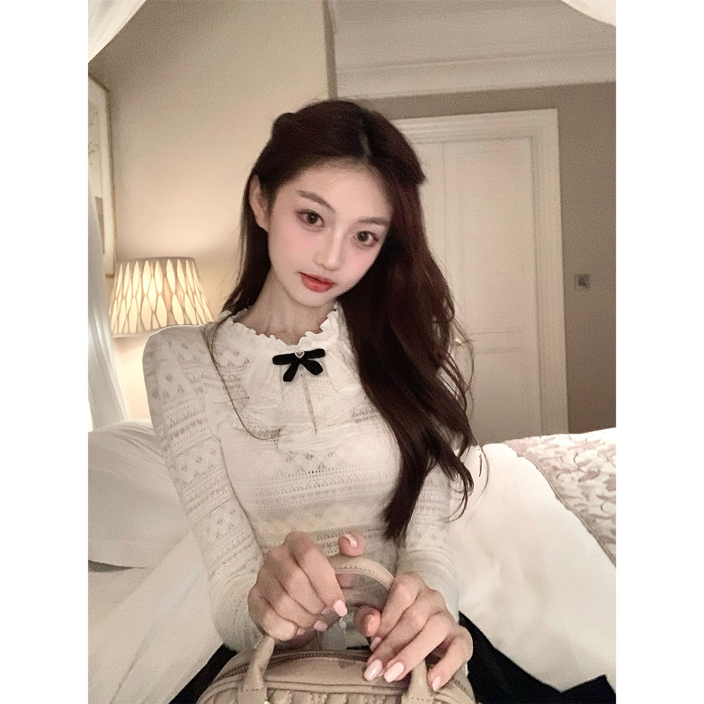 莉芙千金宫廷少女设计感气质显瘦磨毛蕾丝蝴蝶结修身长袖打底上衣