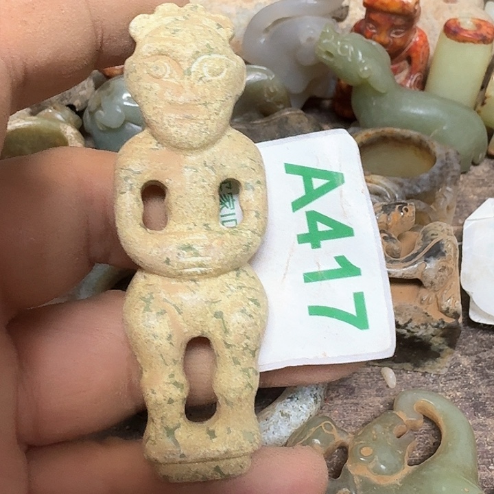 蛇纹石玉颈饰未镶嵌