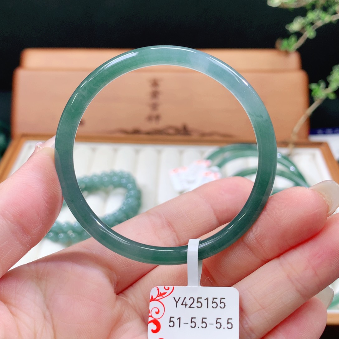 翡翠手镯未镶嵌天然