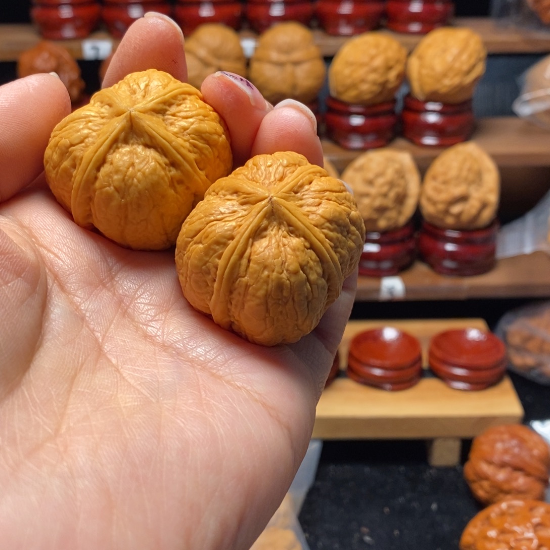 左***右文玩核桃把件金猛四棱39尺