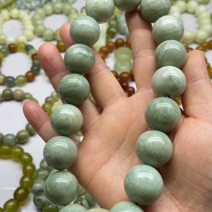 蛇纹石玉手持未镶嵌