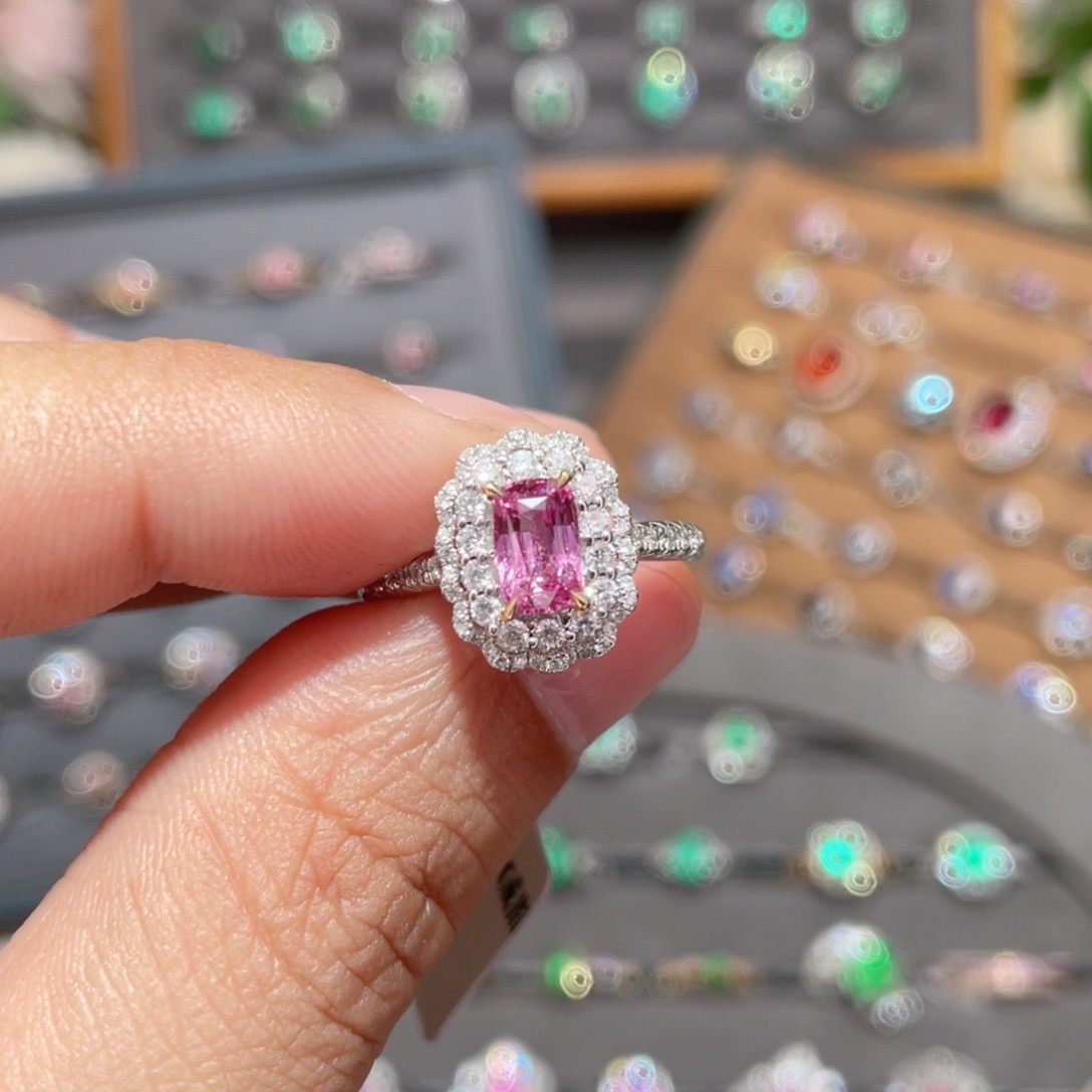 彩色蓝宝石戒指18K金镶嵌1.05ct 无烧帕帕