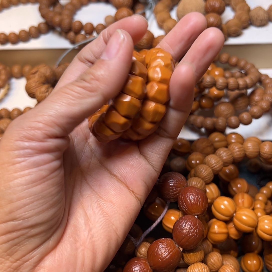 浅***~猴头核桃吊坠大肠1.40