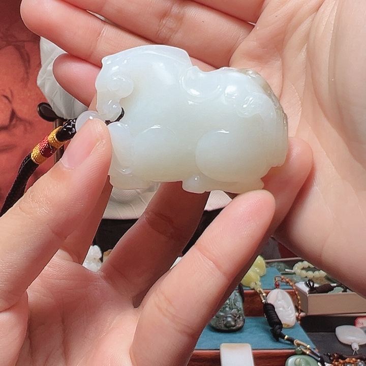 y***y和田玉未镶嵌颈饰