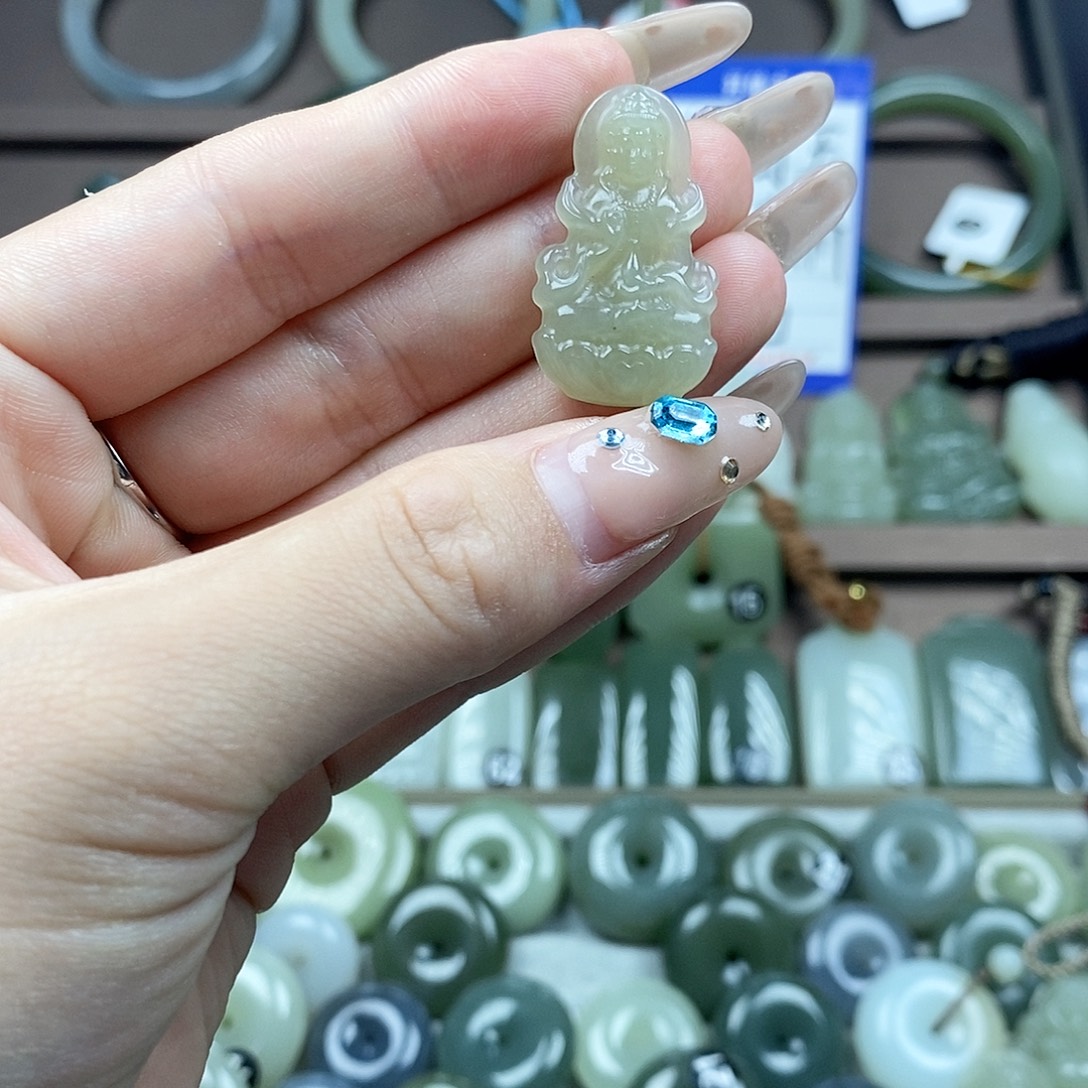 颈饰未镶嵌和田玉观音