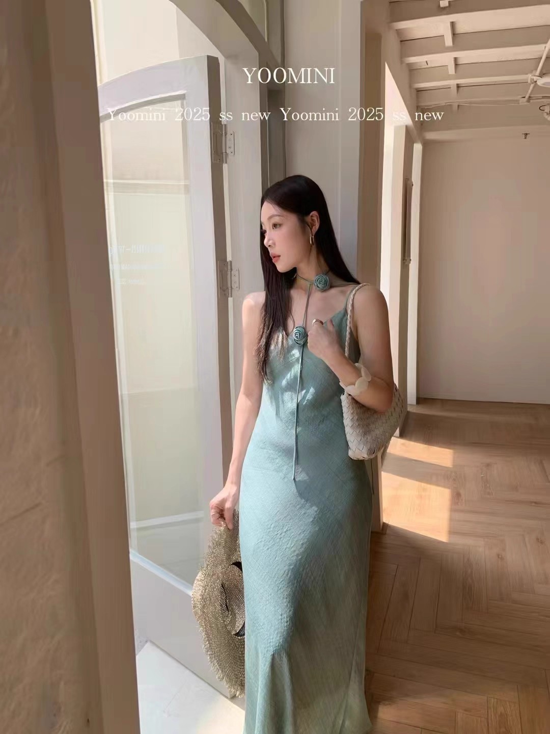 十三行度假风吊带连衣裙女2025新款气质收腰显瘦长裙子