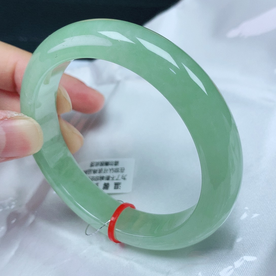 翡翠手镯未镶嵌56.8圈