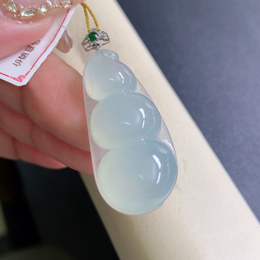 【闪购商品】翡翠颈饰18K金镶嵌福豆