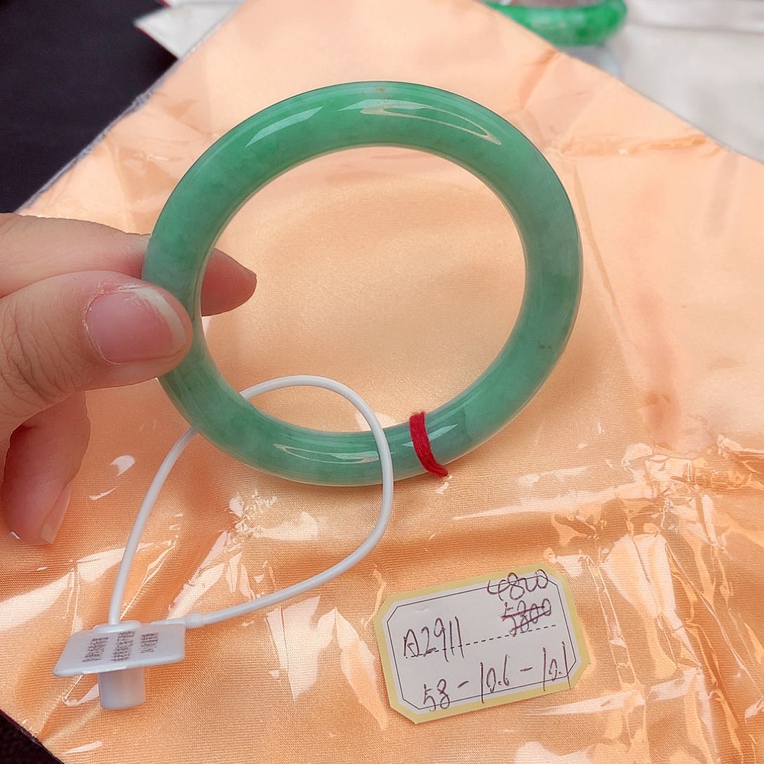 翡翠手镯未镶嵌天然缅甸翡翠A货